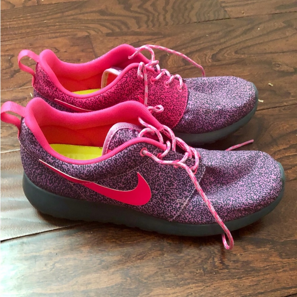 Women’s Nike Roshe pink/purple